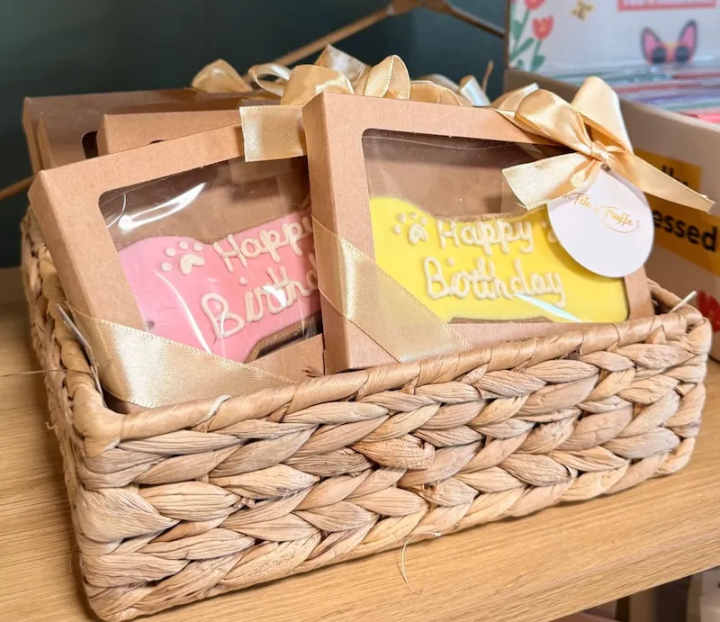 Biscuit d'anniversaire artisanal pour chien chez Puppy Corner